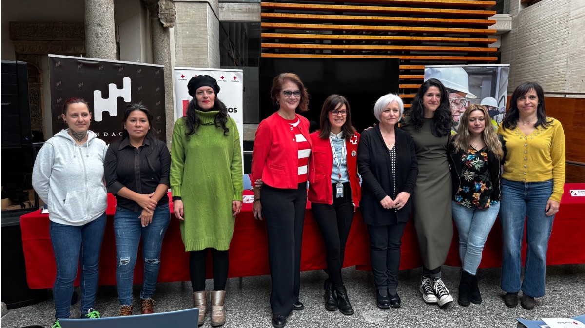Ponentes de la mesa de diálogo ‘ Rompiendo barreras, liderando cambios’.