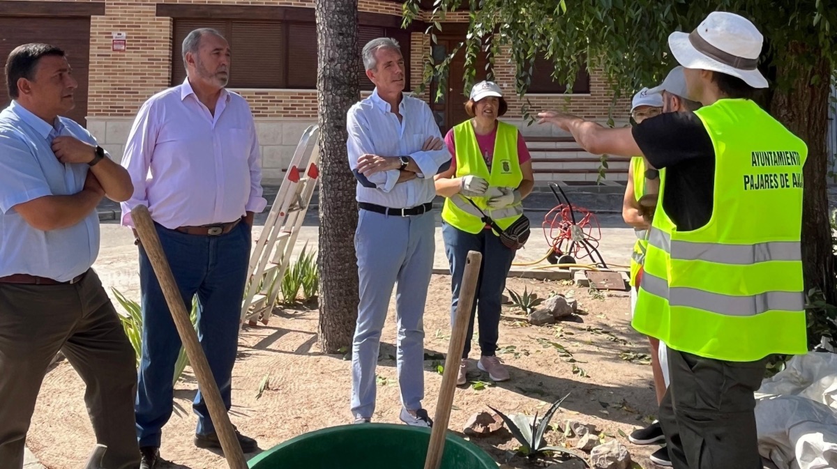 Autoridades visitando Pajares de Adaja