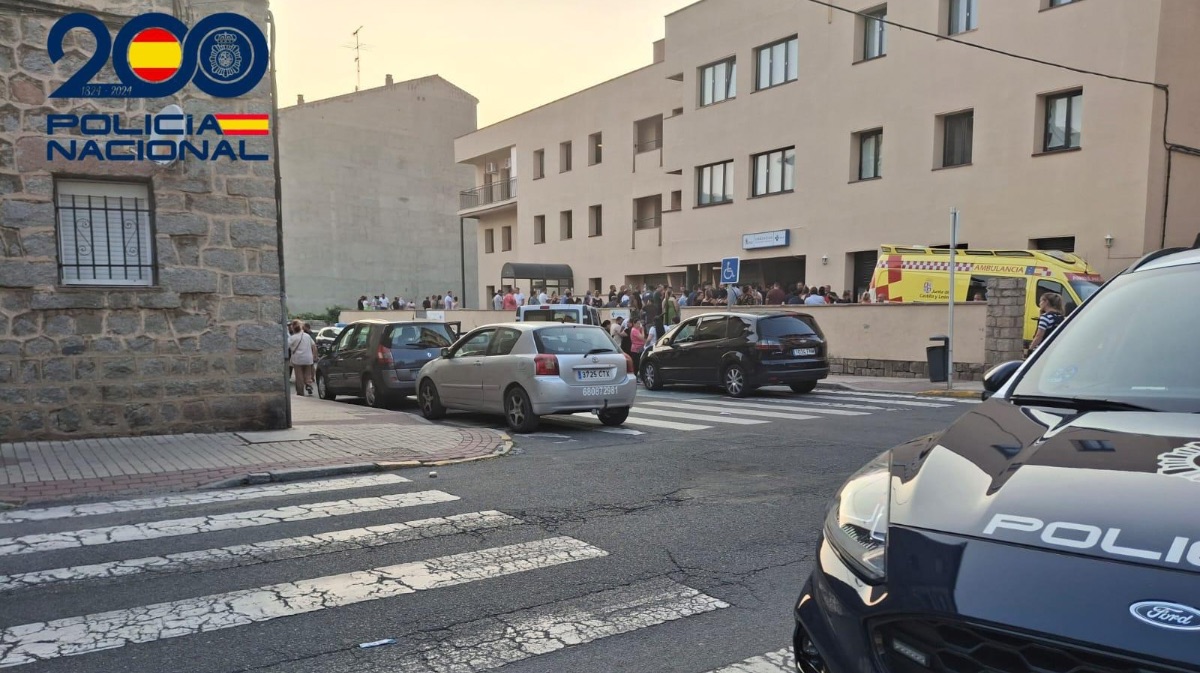 Dispositivo policial en el Centro de Salud Ávila Estación