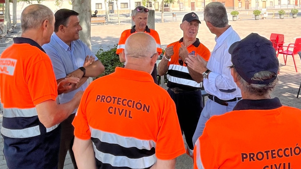 Autoridades visitando Pajares de Adaja