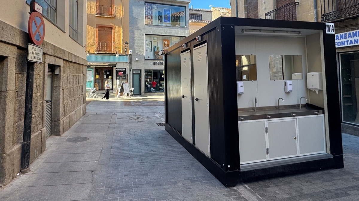 Nuevos baños en calle Vara de Rey